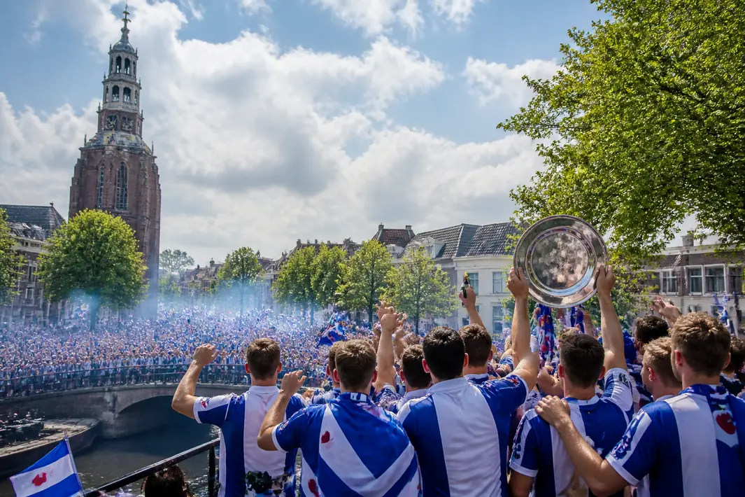 Feestelijke huldiging voor promotie naar de eredivisie in Leeuwarden