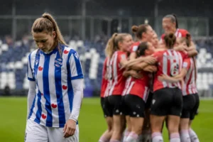 Heerenveen vrouwen lijden duidelijke nederlaag terwijl PSV kampioen wordt