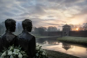 Herdenking van Twéé Verzetshelden uit Heerenveen in Concentratiekamp Vught