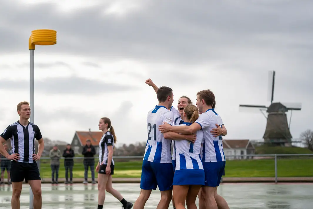 Korfbalteam herpakt zich met overwinning in Friese derby