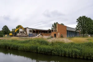 Langzame en duurzame ontmanteling van zwembad Bloemketerp in Franeker