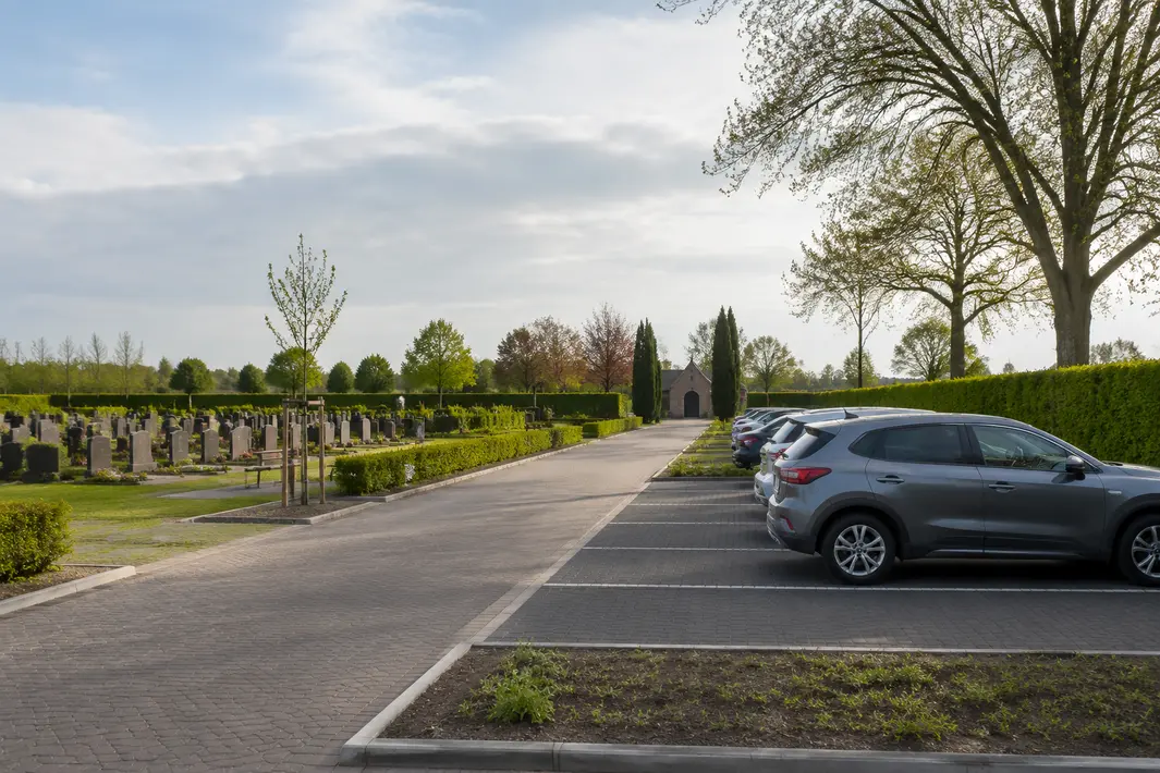 Veiligere parkeeropties bij begraafplaats Tacozijl verbeteren toegankelijkheid