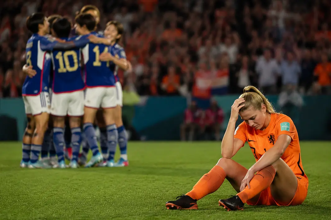 Nederland verliest in slotfase punten tegen Japan in eerste WK-wedstrijd