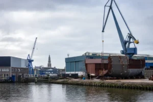 Scheepswerf neemt buurbedrijf over in Franeker