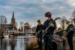 Tienerband uit Sint Nicolaasga viert 35 jaar tongercore met jubileumactiviteiten