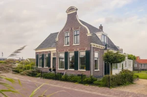 Uniek monumentaal huis te koop in Gaast met charme van Terschelling